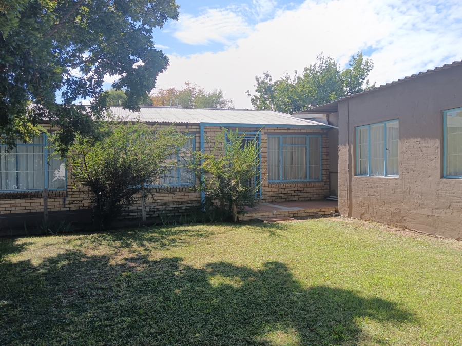 8 Bedroom Property for Sale in Brandwag Free State